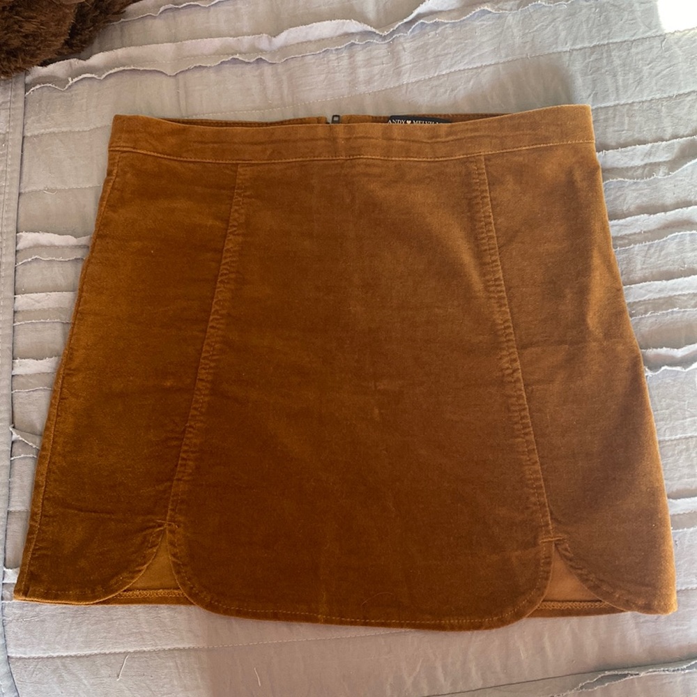 Brandy Melville Scalloped skirt camel beige size small